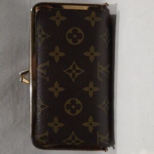 RARE Authentic 1970s Louis Vuitton Kiss Lock Cosmetic Case